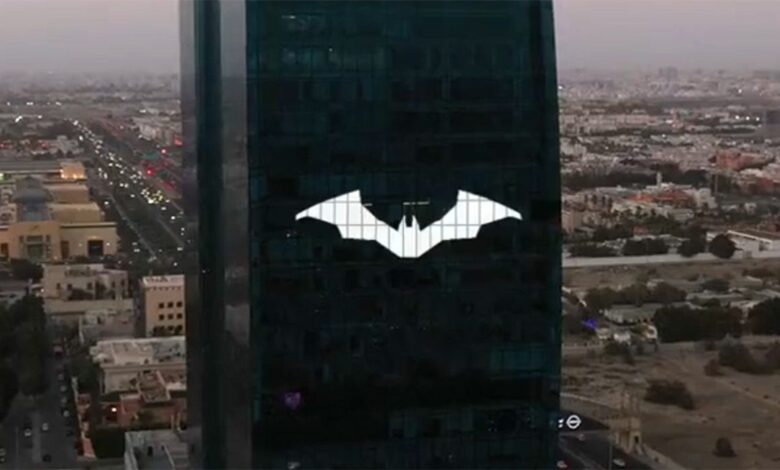 El marketing de Batman pone el símbolo del murciélago en todo el mundo en un nuevo video