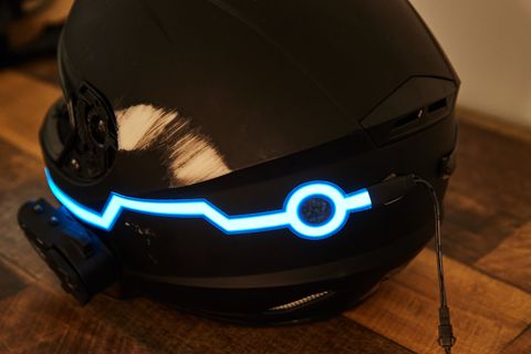 modo de casco brillando