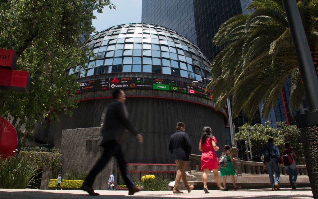El peso marca su mejor trimestre desde 2020 y la Bolsa Mexicana toca nuevo récord