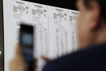 El recuento de votos en Colombia, una petición imposible que sembró de dudas el proceso electoral