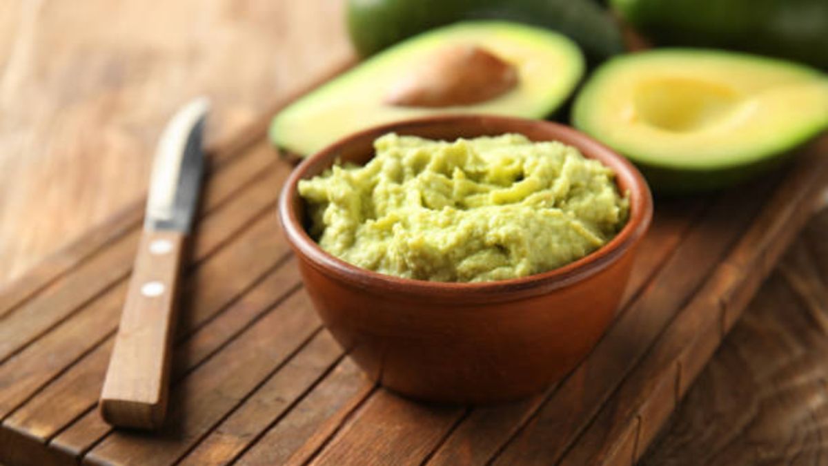 El truco para que el guacamole se conserve verde y fresco