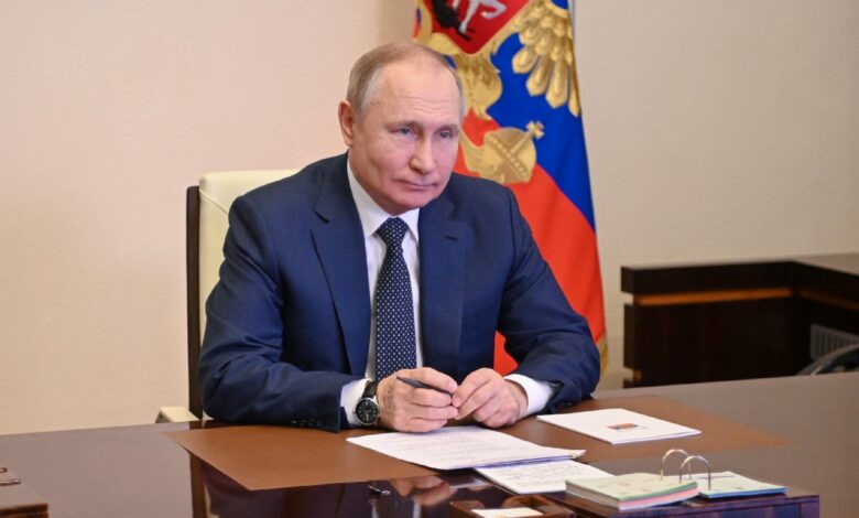 Empresas chinas que ayuden a Rusia quedarían sin acceso a equipos de EU: secretaria Comercio