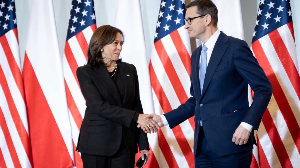 En Polonia, Kamala Harris pide investigar a Rusia por crímenes de guerra; incluye ataque a hospital