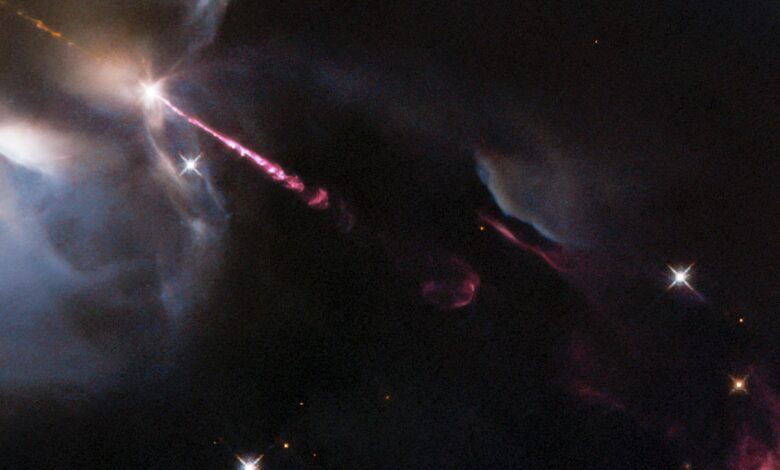 Esta foto del Hubble de una estrella bebé lanzando una 'rabieta estelar' es una locura