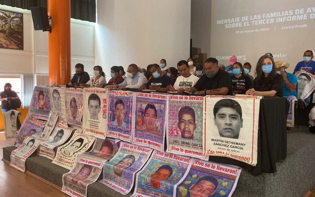 Estamos encabronados, las instituciones jugaron con nosotros: familiares de Ayotzinapa | Video