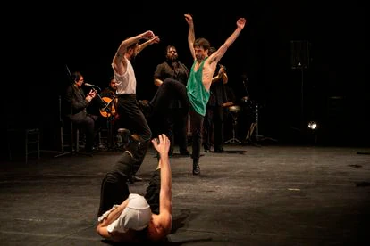 La compañía al completo en la representación del 'Romance del Conde Sol'.