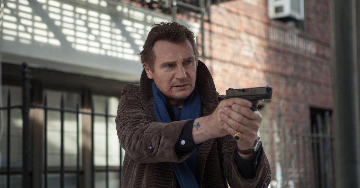 liam-neeson-camina-entre-lápidas.jpg liam-neeson-camina-entre-lápidas.jpg