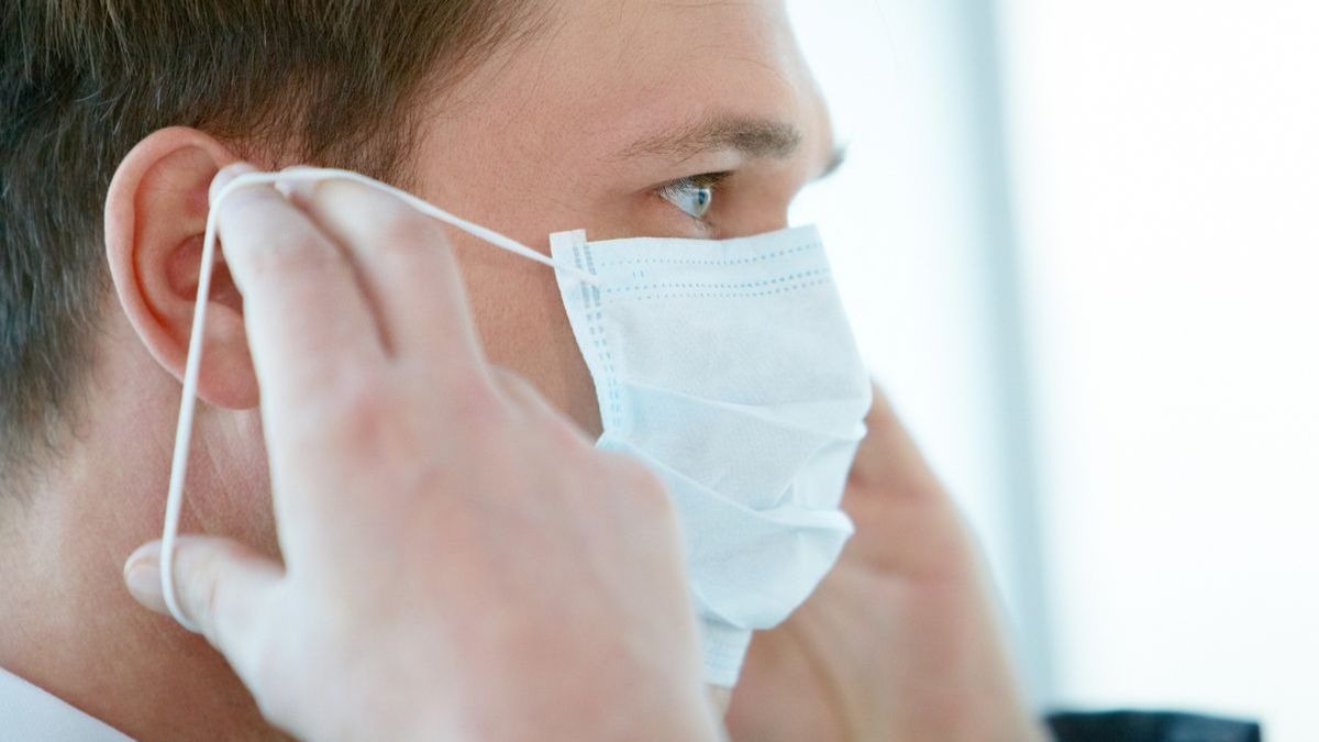 Farmacéuticos alertan de dermatitis y hongos por las mascarillas