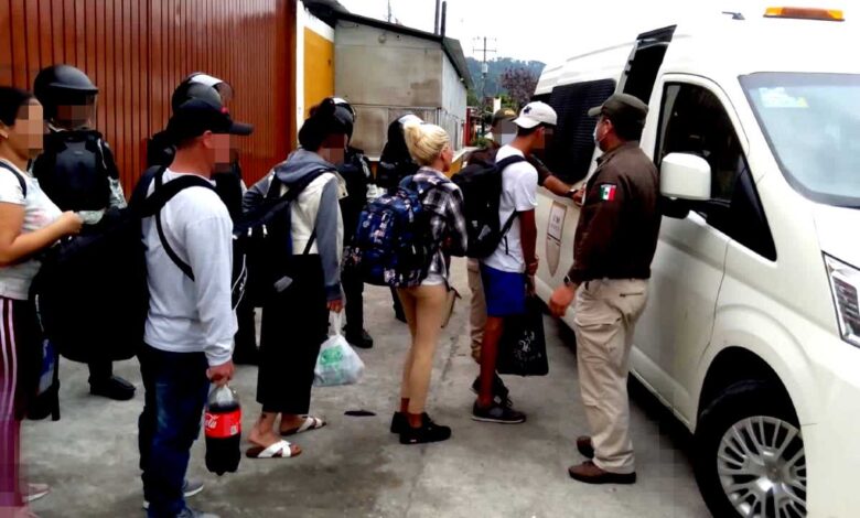 Federales localizan a 150 migrantes 'hacinados' en hotel de Chiapas