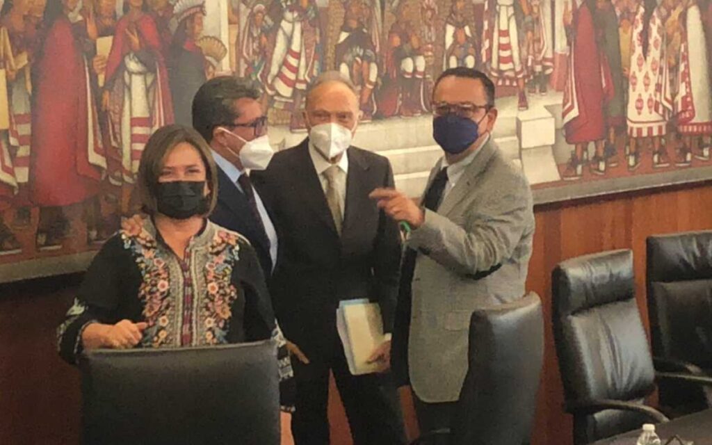 Fotos y video: Arranca reunión privada de Gertz Manero con líderes del Senado