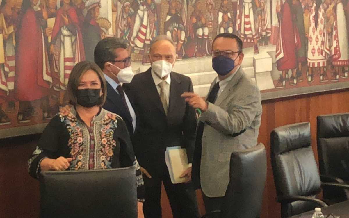 Fotos y video: Arranca reunión privada de Gertz Manero con líderes del Senado