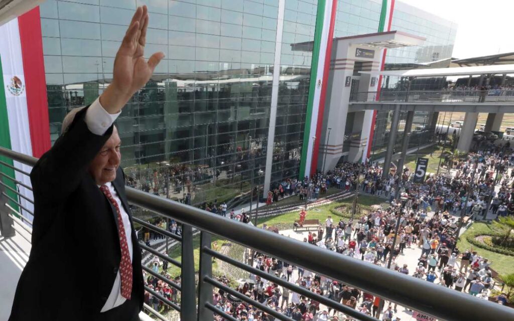 Fox fracasó, Calderón ni lo intentó y EPN no pudo: AMLO abre un aeropuerto en el Valle de México