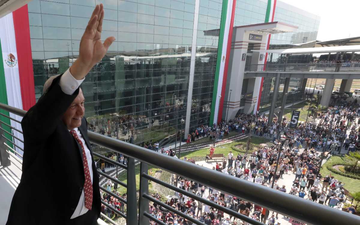 Fox fracasó, Calderón ni lo intentó y EPN no pudo: AMLO abre un aeropuerto en el Valle de México