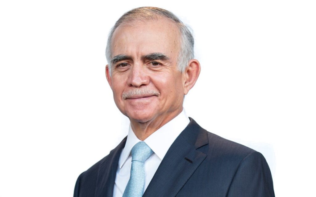 Hackean celular de Alfonso Romo