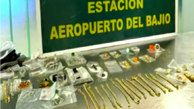 Incautan a dos “gringas” costosas joyas por un valor de 43 millones de pesos, ocultas en maleta