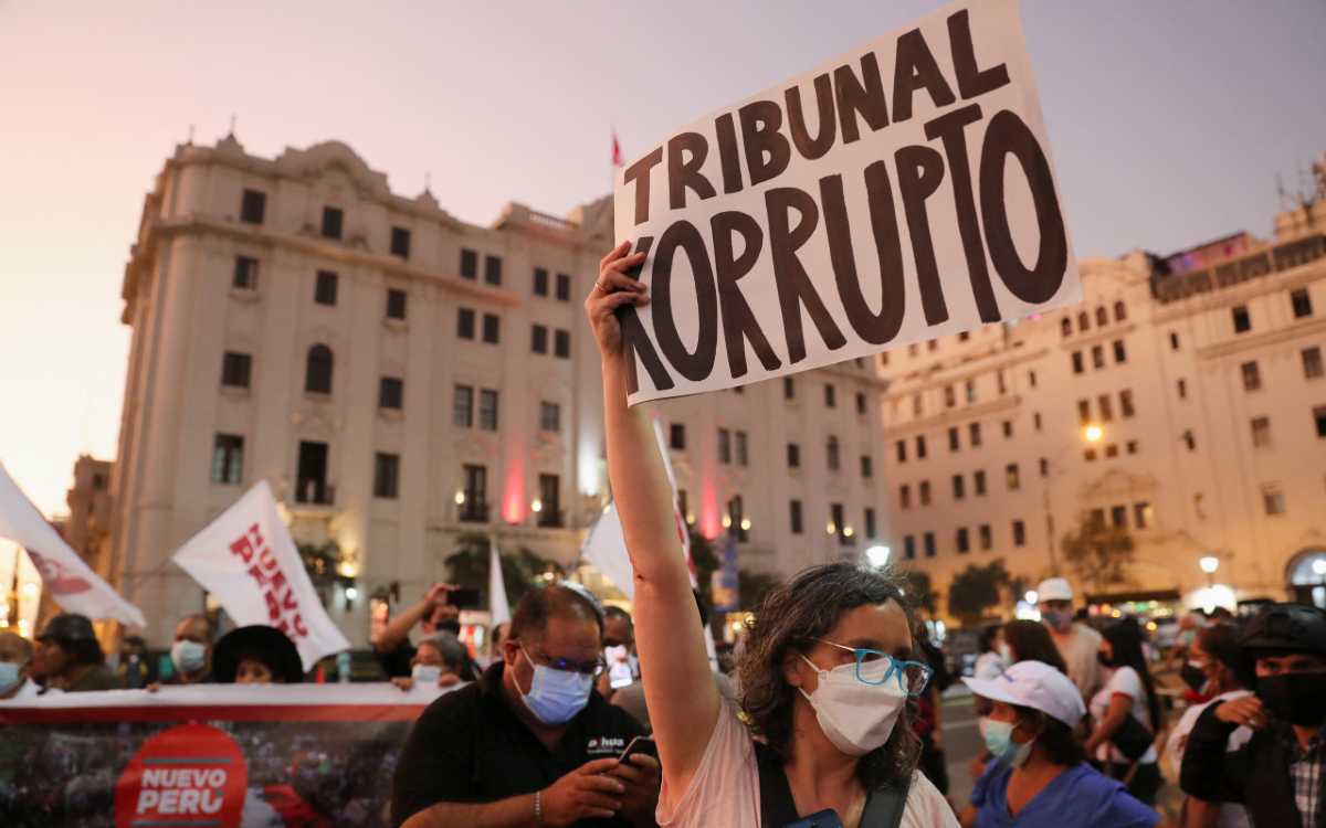 Jueza acepta impedir que Fujimori abandone Perú si sale de la cárcel