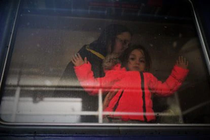 Despedida desde uno de los vagones de un tren que parte desde Kiev hacia Lviv