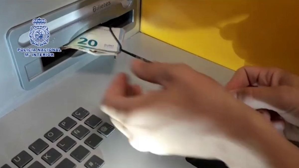 La Policía Nacional alerta de la nueva técnica para robar en los cajeros