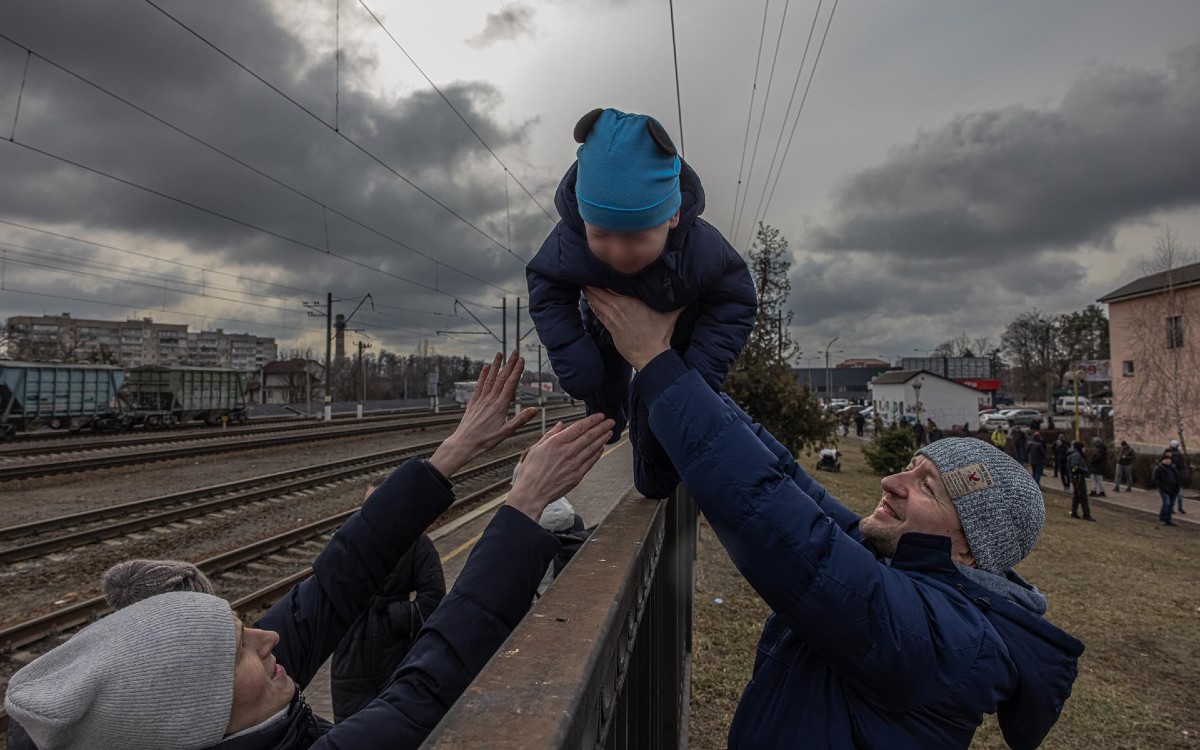 La UE pide hacer más para evitar que niños refugiados ucranianos caigan en manos de mafias