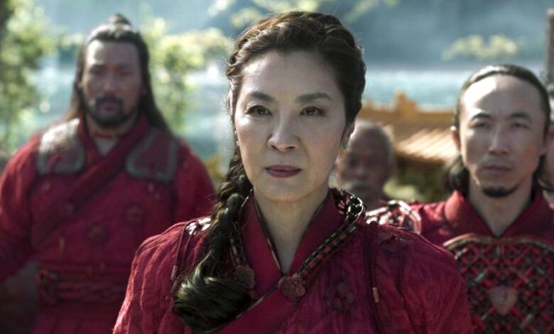 La estrella de Shang-Chi, Michelle Yeoh, revela la película que inspiró su carrera