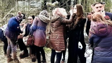 La foto del set de Munsters de Rob Zombie revela una nueva mirada a Herman, Lily y el abuelo