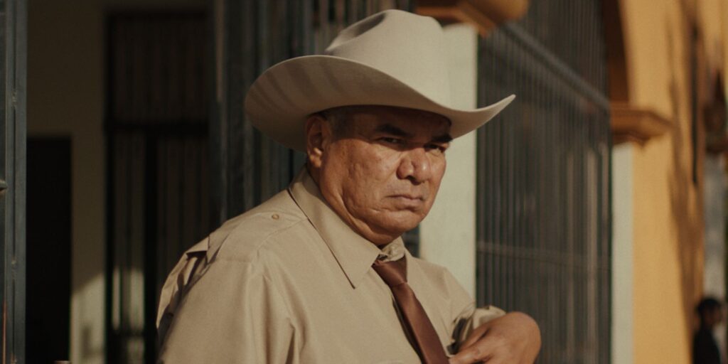 La película Blue Beetle de DC presenta a George López