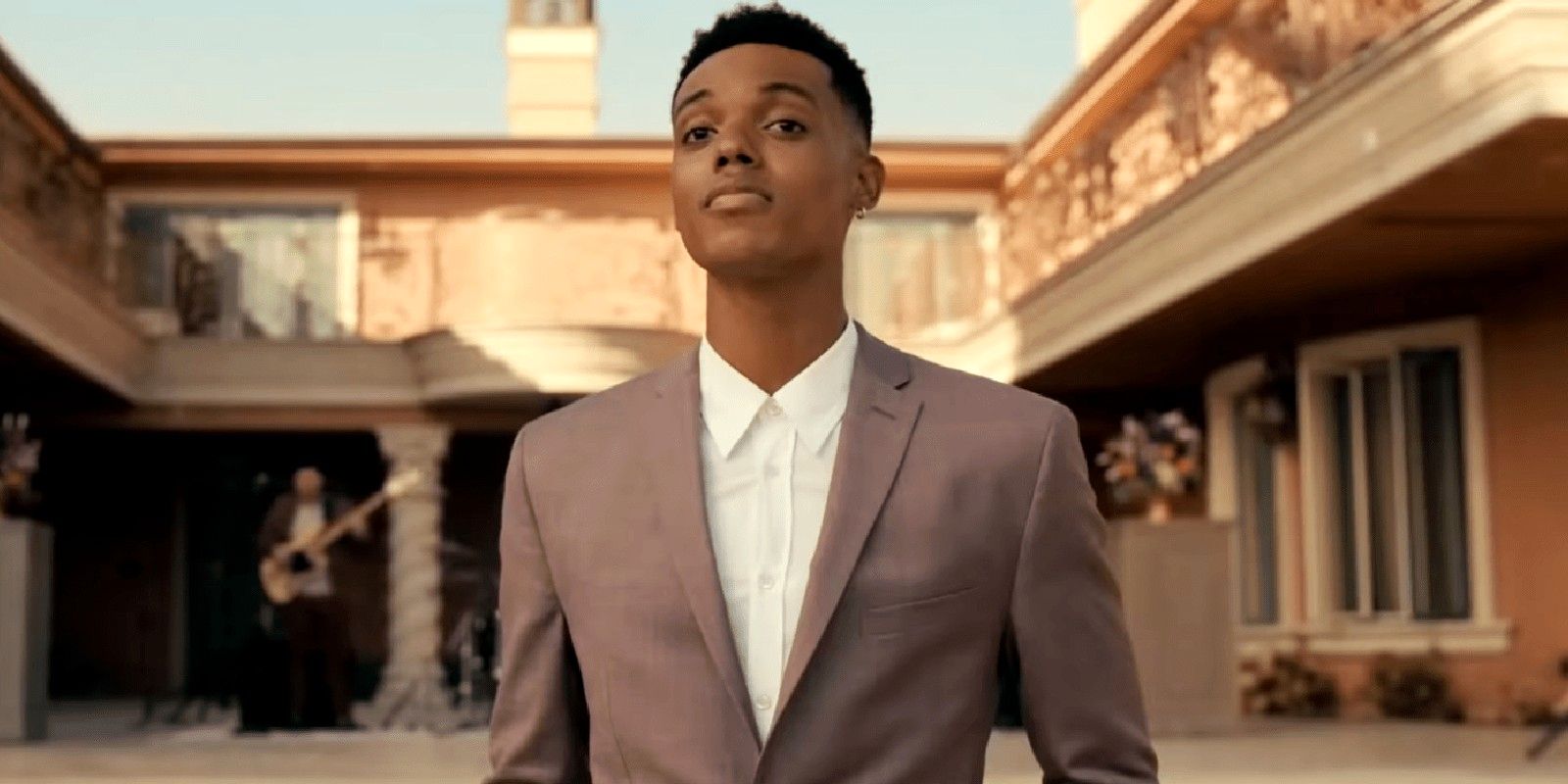 La renovación anticipada de la temporada 2 de Bel-Air facilitó la escritura del programa, dice el showrunner