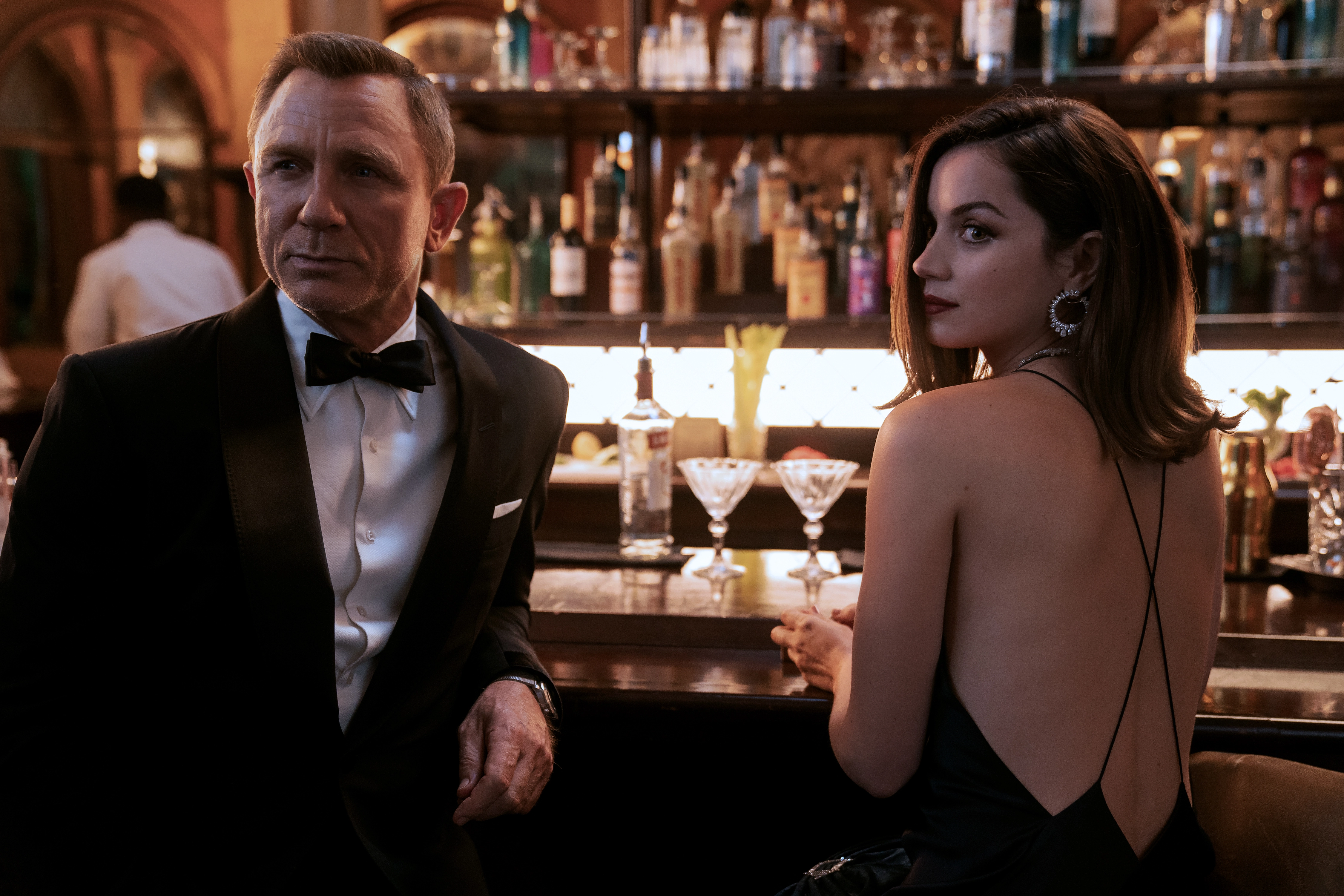 Daniel Craig y Ana de Armas, en 'Sin tiempo para morir'.