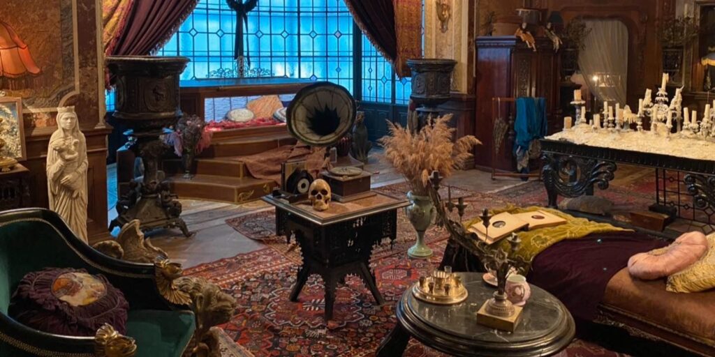 Las imágenes de The Munsters de Rob Zombie revelan el interior de 1313 Mockingbird Lane