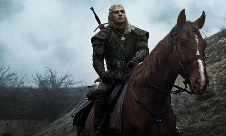 Las imágenes de entrenamiento de la temporada 3 de Witcher reúnen a Henry Cavill con Roach Horse