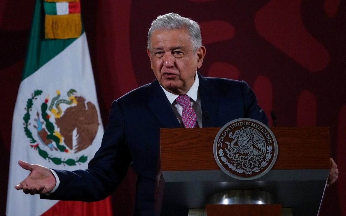 Las narcoseries 'pintan mundos color de rosa': AMLO