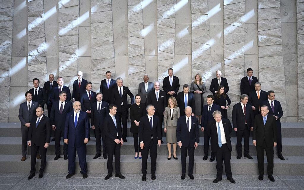 Líderes de la OTAN advierten a Rusia que el uso armas químicas en Ucrania tendrá 'grandes consecuencias'