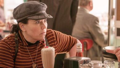 Los creadores de Marvelous Mrs. Maisel abordan las reacciones del bar lésbico de Susie