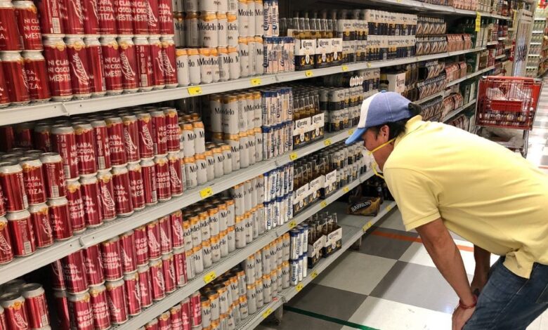 Los mexicanos consumieron más refrescos, cervezas y botanas en 2021: Kantar México