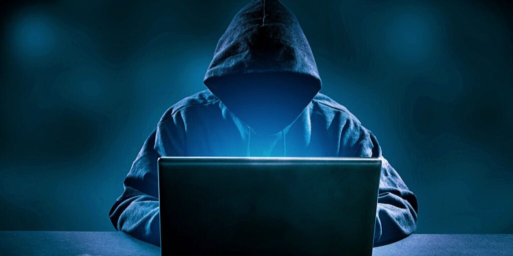 Los piratas informáticos se hacen pasar por agentes del gobierno para robar su dinero