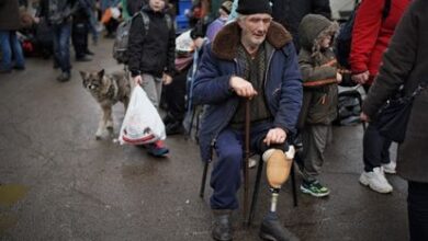 Valeri, de 64 años, tras ser evacuado este miércoles de Irpin hacia Kiev