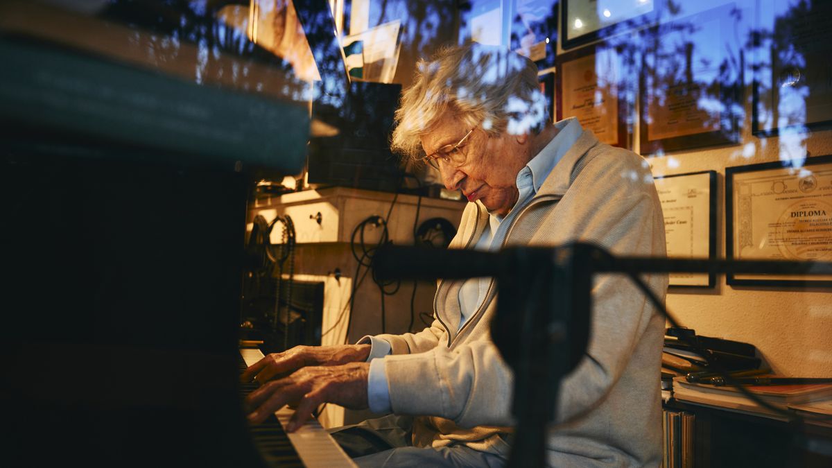 Manuel Alejandro: “Mi gran escuela de vida fueron mis años de pianista en prostíbulos”