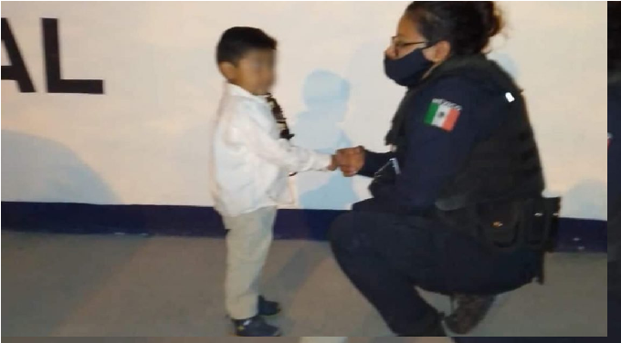 Menor extraviado deambulaba por las calles, fue rescatado y entregado a su mamá, en P. Escobedo