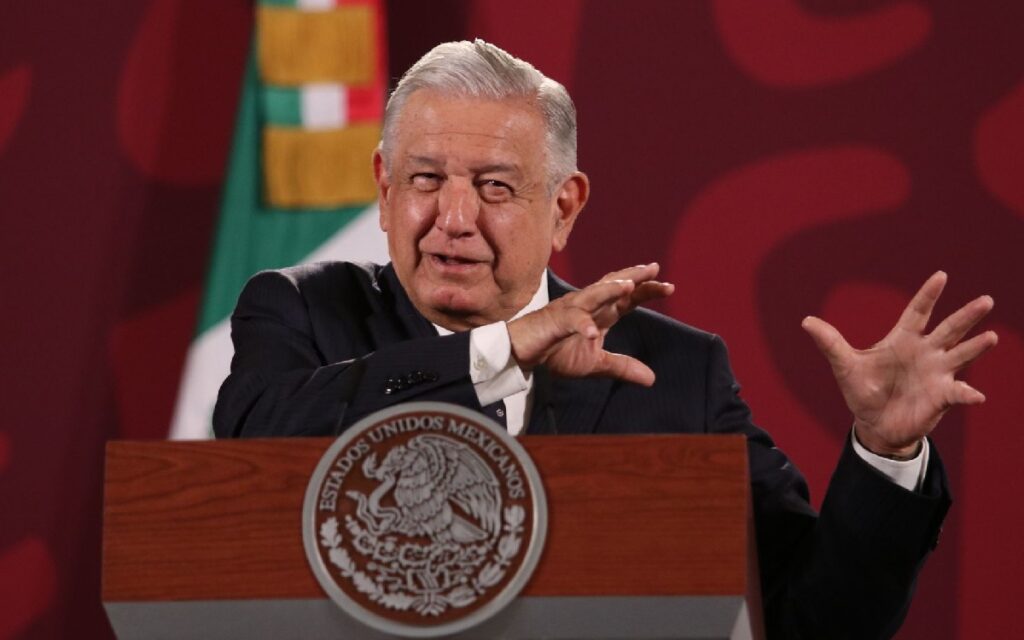 México mantiene plan de envasar vacuna rusa Sputnik V contra Covid-19: AMLO | Video