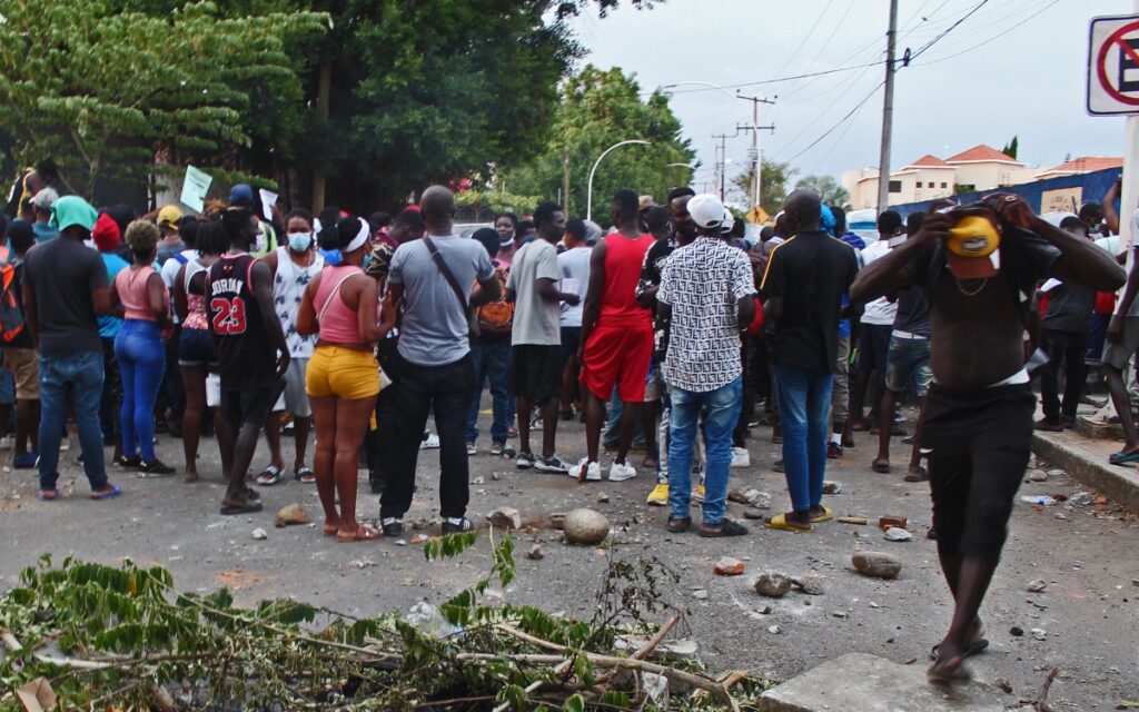 Migrantes agreden a elementos de la Guardia Nacional en Tapachula, Chiapas