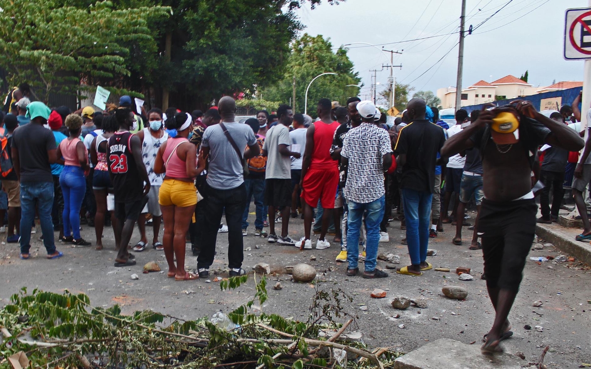 Migrantes agreden a elementos de la Guardia Nacional en Tapachula, Chiapas