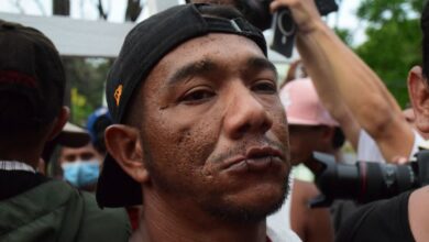 Migrantes se cosen los labios; piden a INM regularizar su estatus migratorio