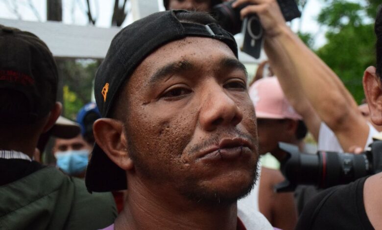 Migrantes se cosen los labios; piden a INM regularizar su estatus migratorio