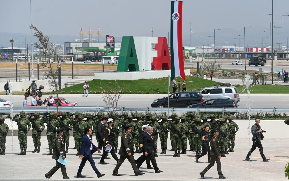 Abortan despegue en el AIFA: pasajeros señalan ensayos del desfile y gobierno culpa a piloto