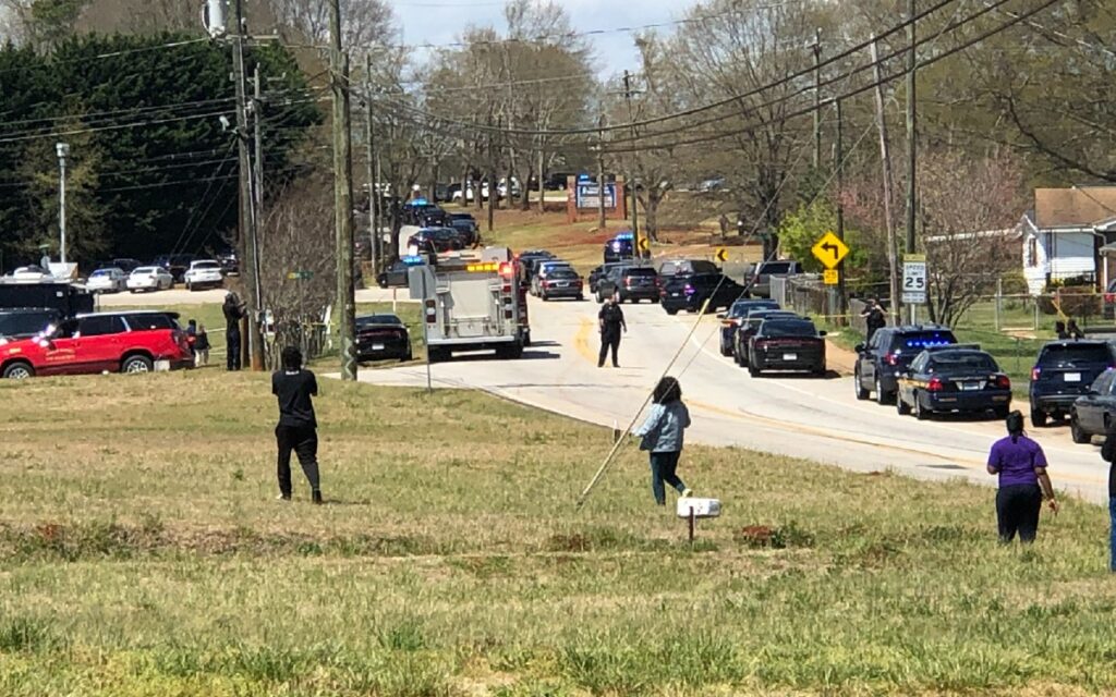 Muere en hospital estudiante baleado por su compañero dentro de una secundaria de EU