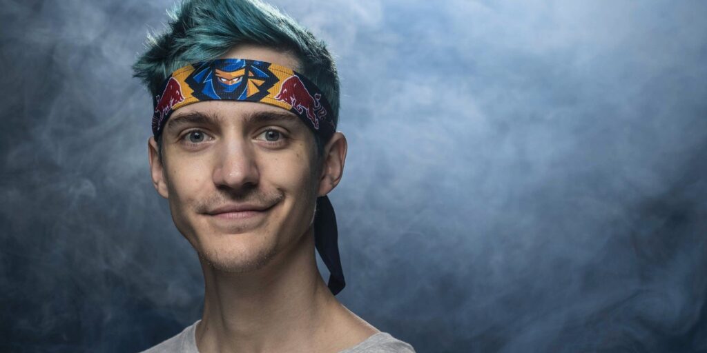 Ninja está dando una clase sobre cómo convertirse en un streamer en 30 días