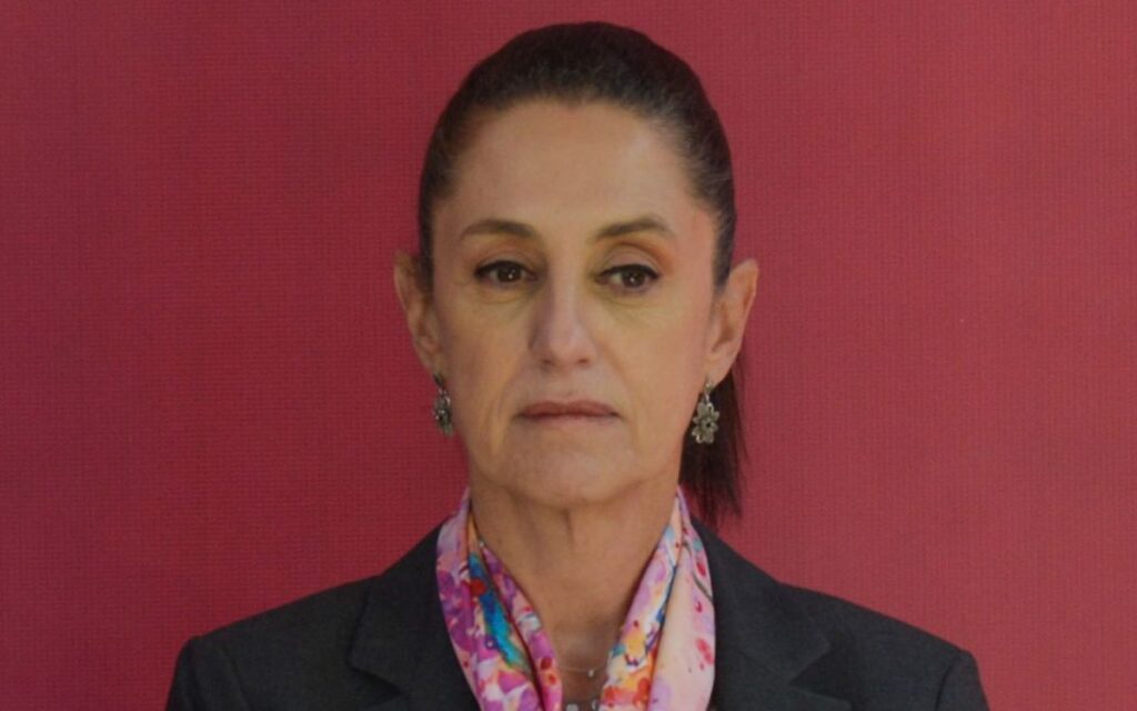 'Nunca había visto algo así': Sheinbaum sobre billetes lanzados por Cuevas