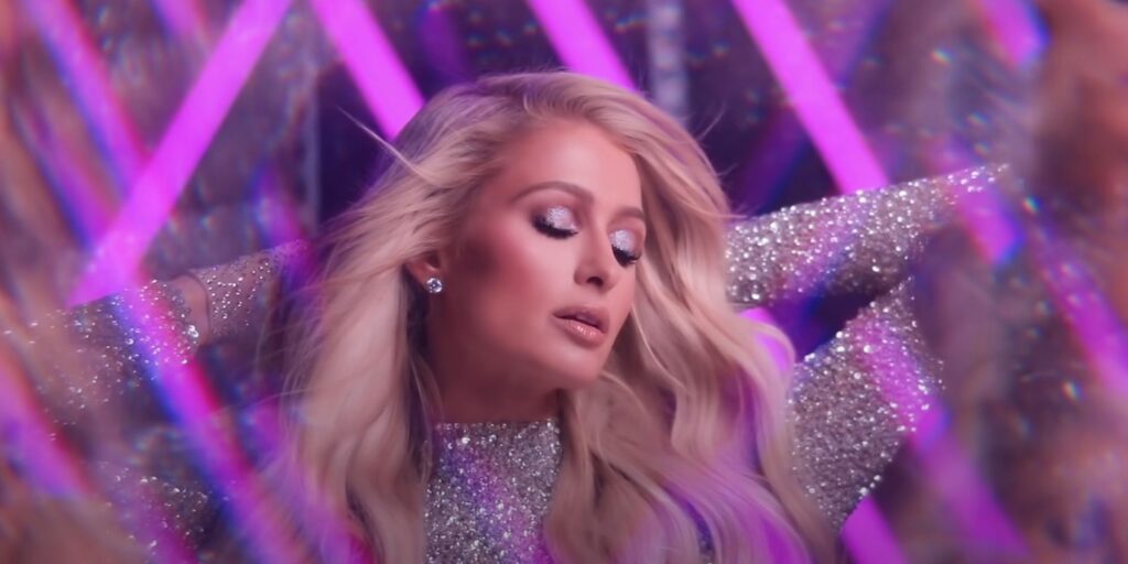 Paris Hilton le dice a Lukas Gage que 'moriría' por estar en Euphoria