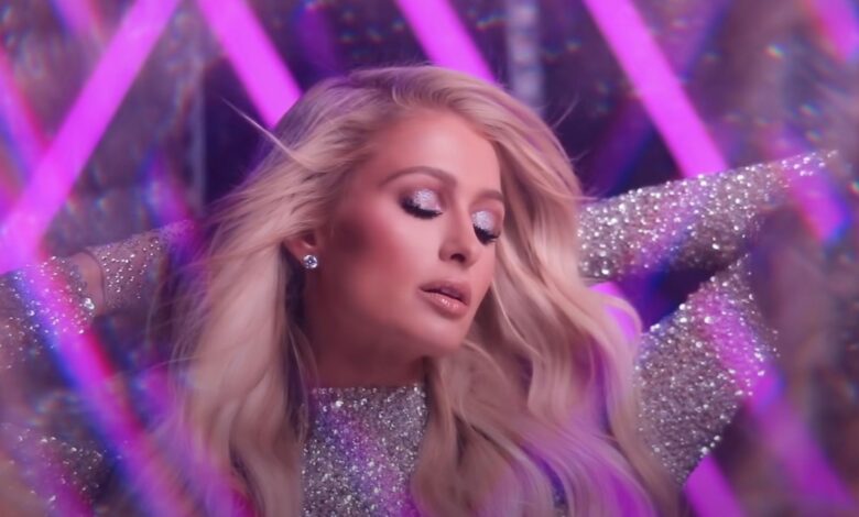 Paris Hilton le dice a Lukas Gage que 'moriría' por estar en Euphoria