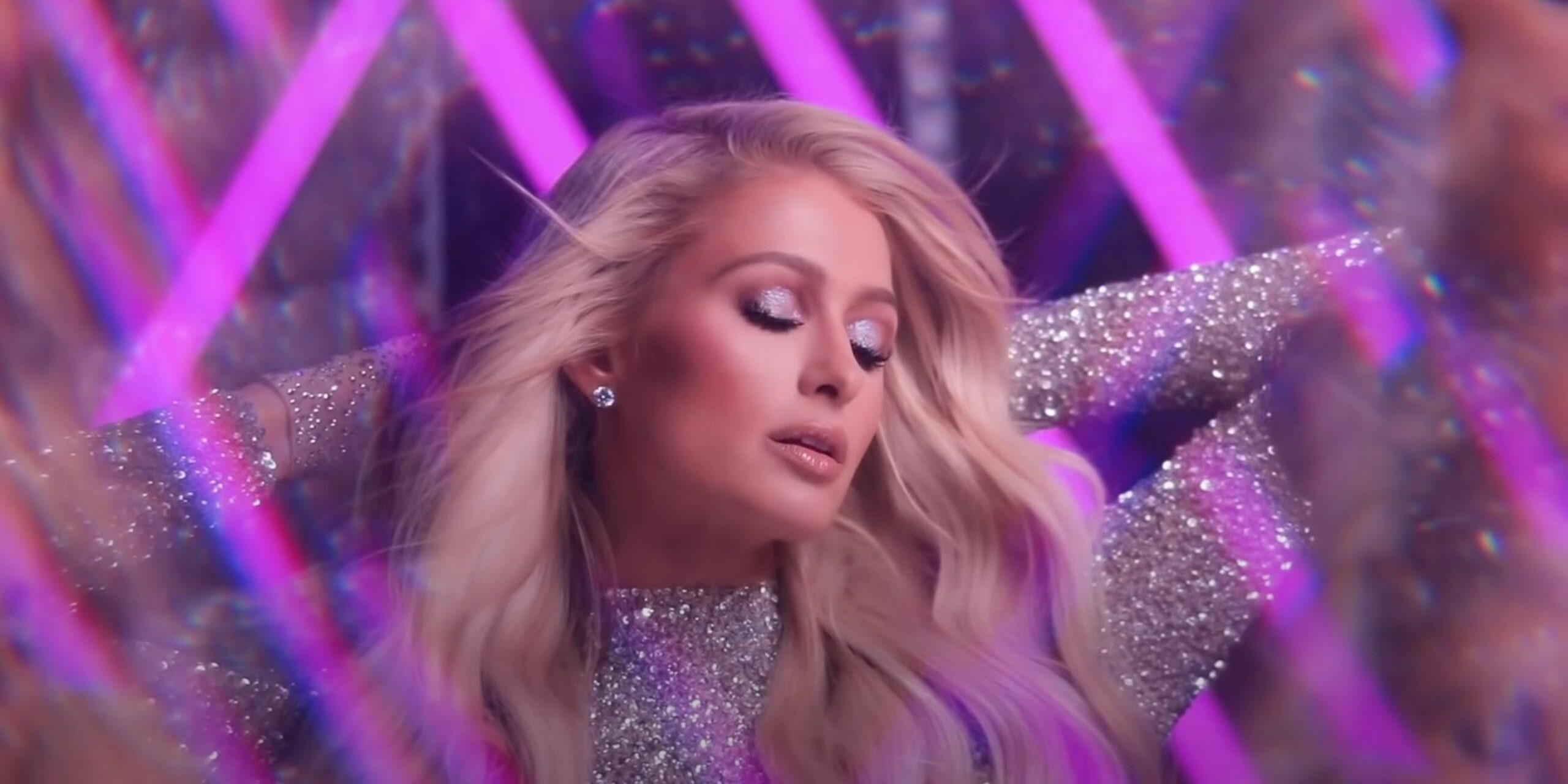 Paris Hilton le dice a Lukas Gage que ‘moriría’ por estar en Euphoria